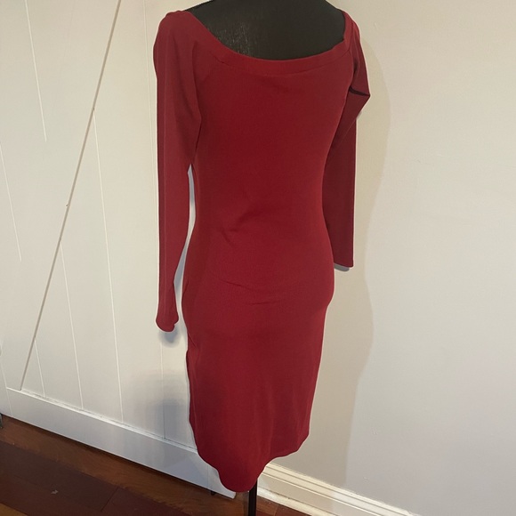 G By Guess Evelyn off the Shoulder Dress - Picture 5 of 5